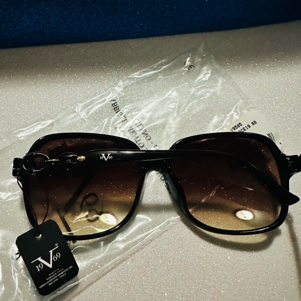 Versace 19V69✨🖤🤎 Black Sunglasses with Brown Lenses - Picture 2 of 8